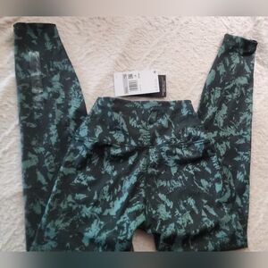 NWT NIKE ONE Dri-Fit Leggings Women's XS